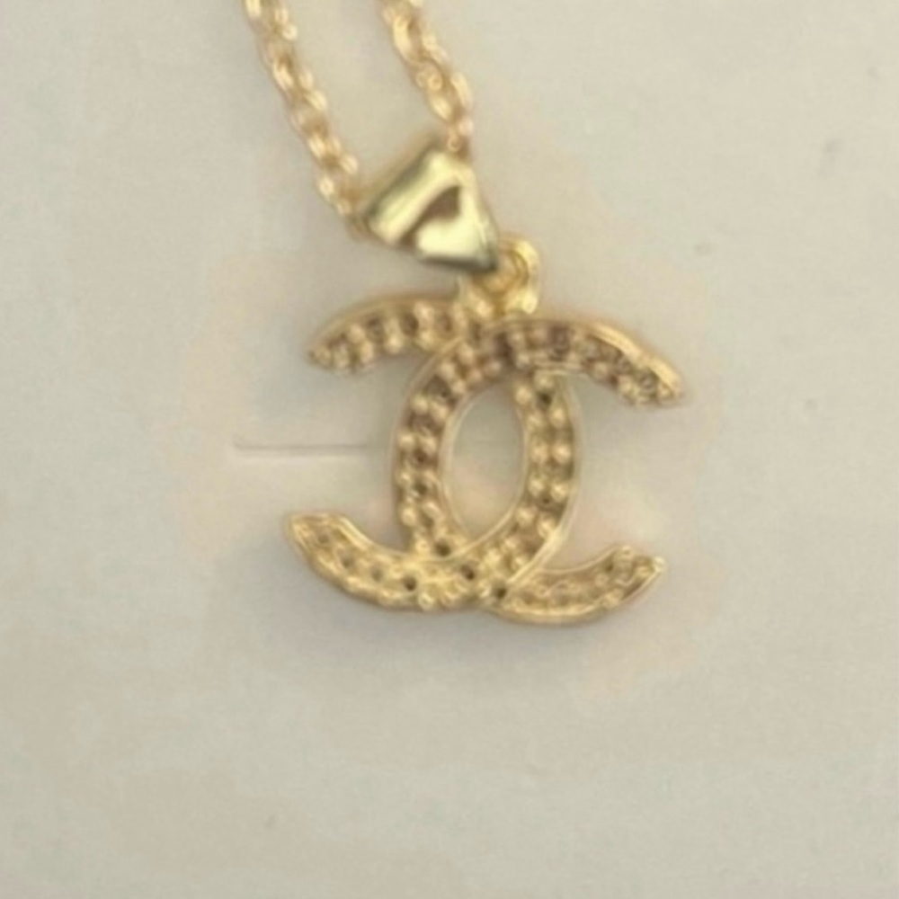 Cecilia Luxury gold charm on unbranded necklace - Picture 3 of 3